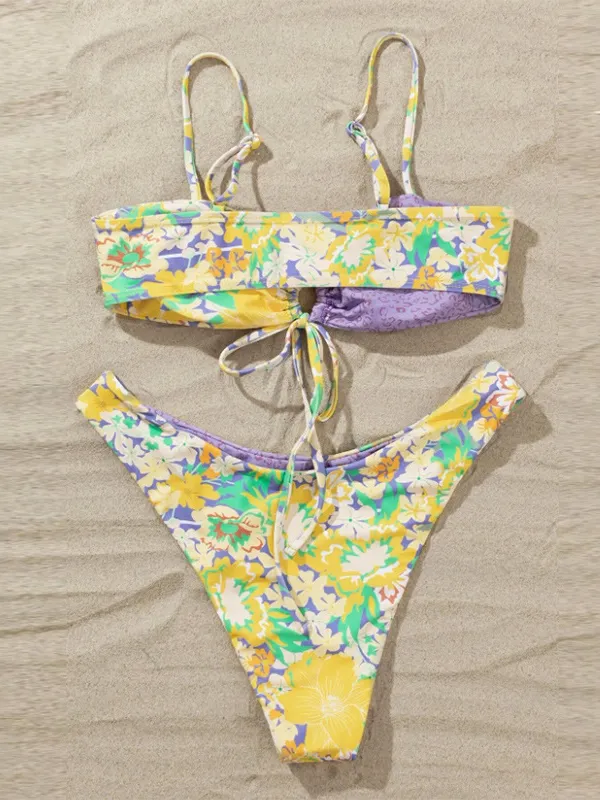 Bikinis con cordones y recortes con estampado irregular