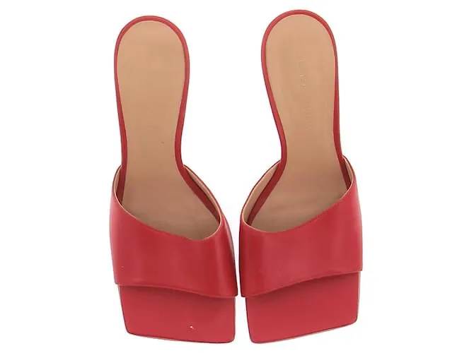 BOTTEGA VENETA Mules y zuecos T.UE 39 Cuero Roja 