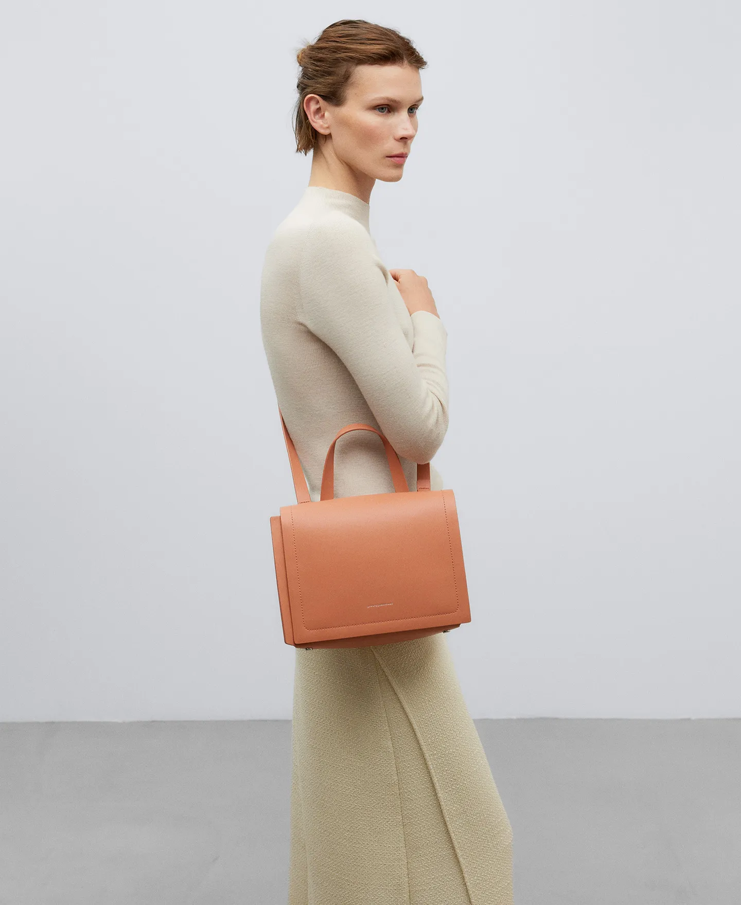 Brown responsible leather bag woman