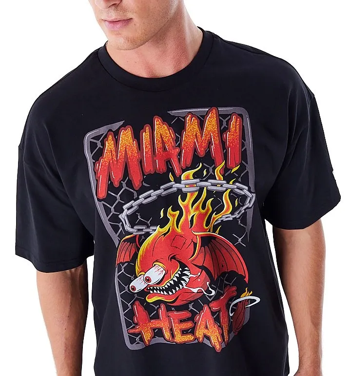 camisa New Era Graphic Drop Shoulder NBA Miami Heat - Black/Print Red - men´s