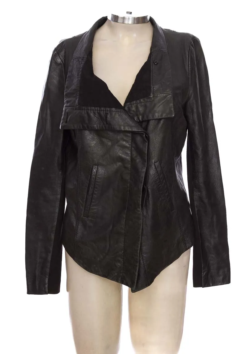 Chaqueta / Abrigo color Negro - BCBG