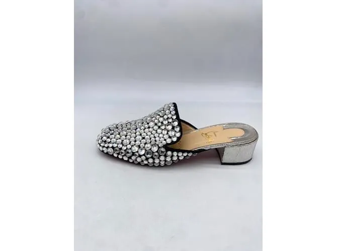 CHRISTIAN LOUBOUTIN Mules y zuecos T.UE 39 Resplandecer Plata 