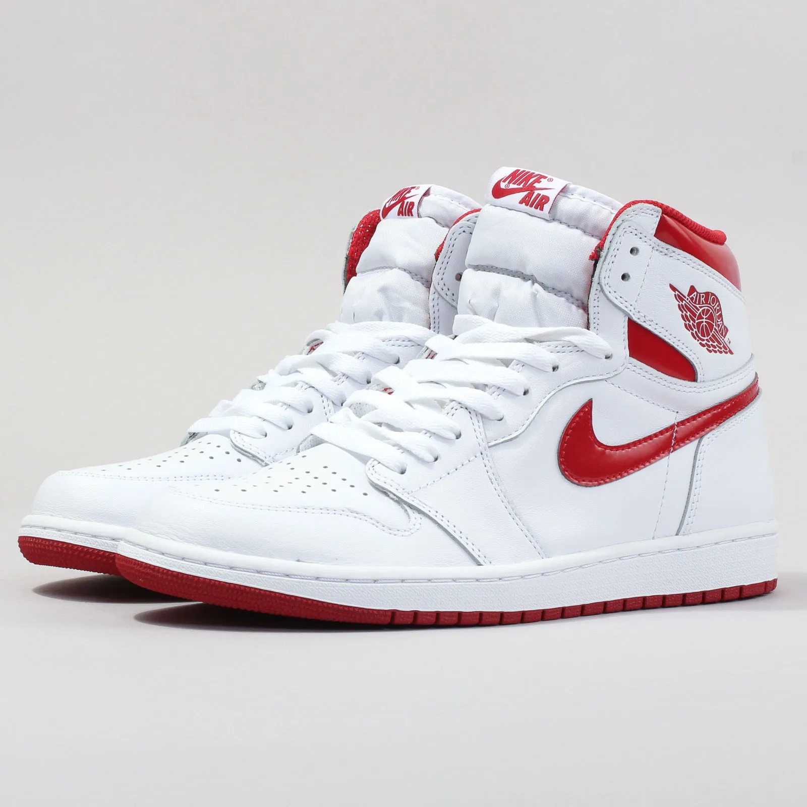 Jordan Air Jordan 1 Retro High OG "Metallic Red"