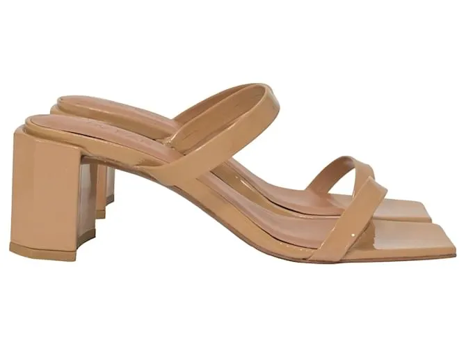 Sandalias By Far Tanya en piel de becerro patentada beige 