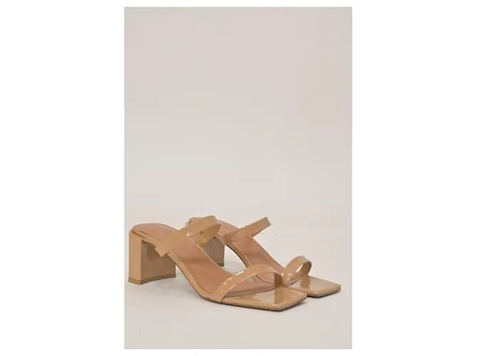 Sandalias By Far Tanya en piel de becerro patentada beige 