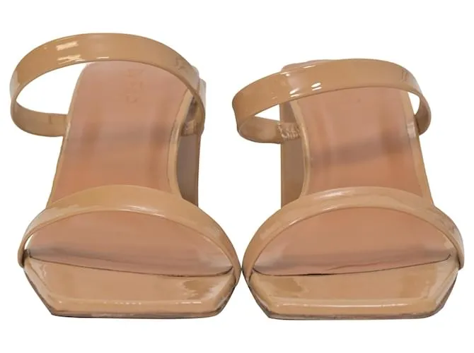 Sandalias By Far Tanya en piel de becerro patentada beige 