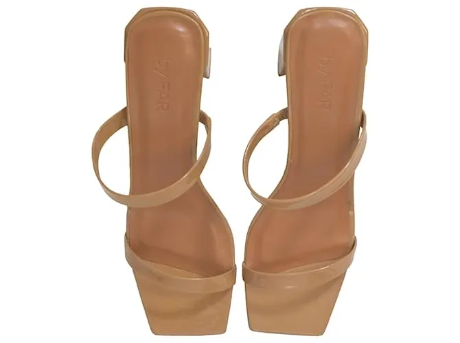 Sandalias By Far Tanya en piel de becerro patentada beige 