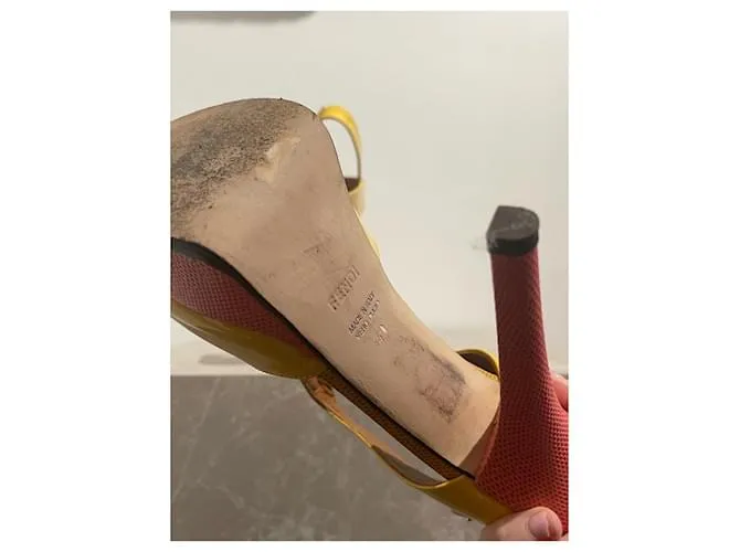 Sandalias FENDI T.EU 40 Piel Amarillo 