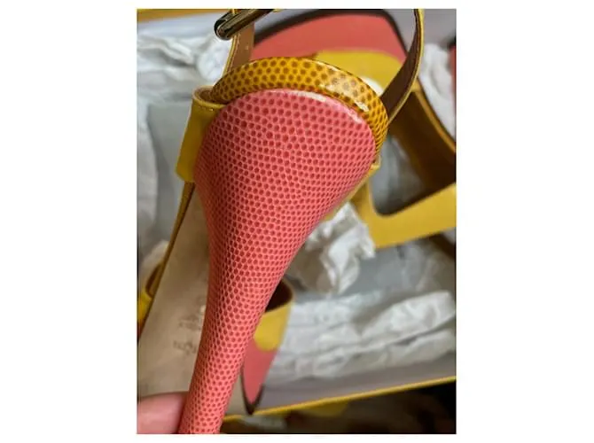 Sandalias FENDI T.EU 40 Piel Amarillo 