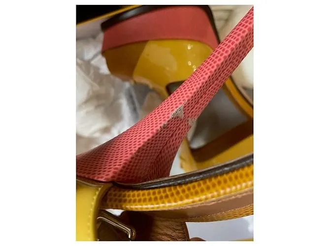 Sandalias FENDI T.EU 40 Piel Amarillo 